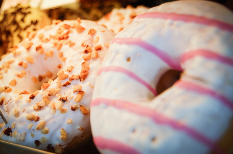 boulangerie-AMPUS-min_donuts_sweets_pastries_pastry_shop_cake_cakes_bakery_eating-987656